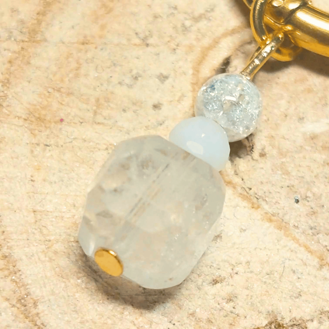 Créoles CARLA – Cristal de roche, cristal de roche irisé et cristal de verre