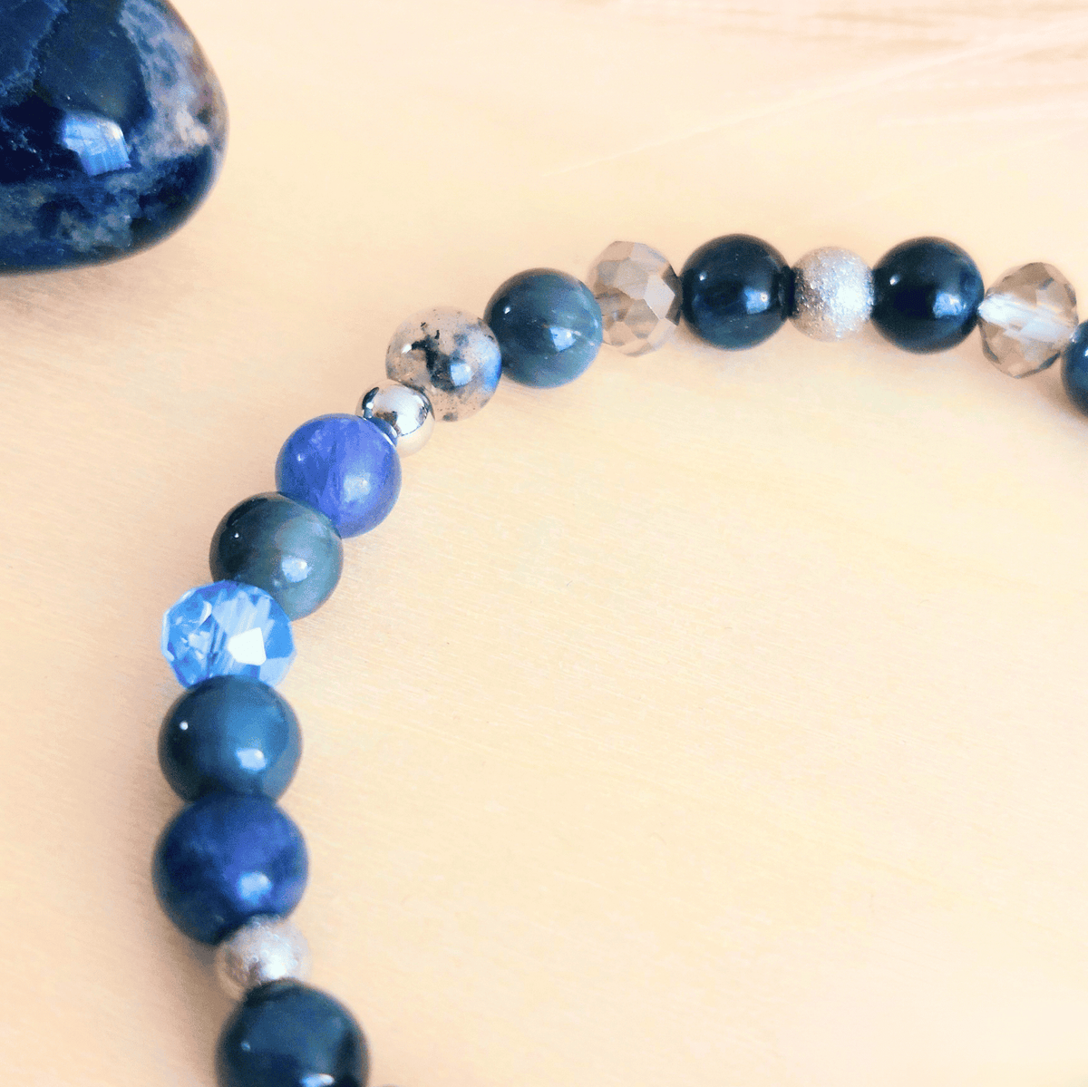 Bracelet Séléné – Œil de Faucon, Labradorite, Sodalite & Tanzanite