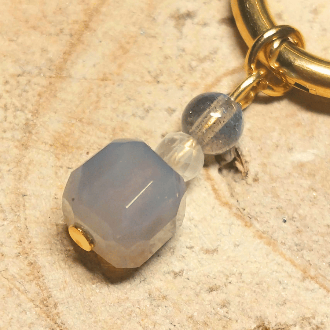 Créoles CARLA – Agate grise, labradorite et pierre de lune