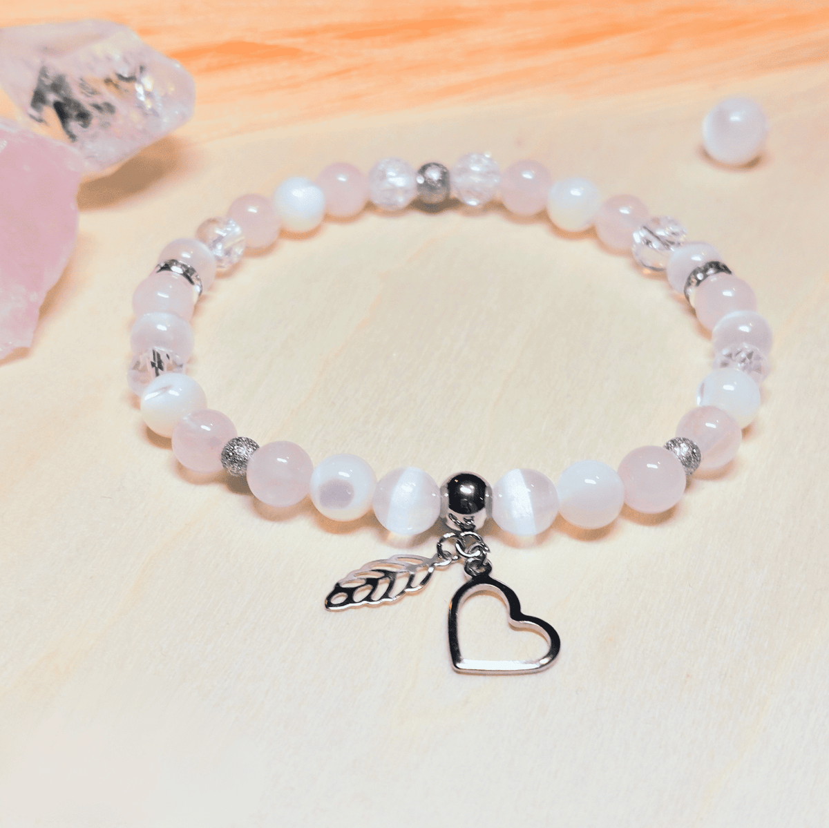 Bracelet Aphrodite – Quartz Rose, Sélénite, Nacre & Cristal de Roche