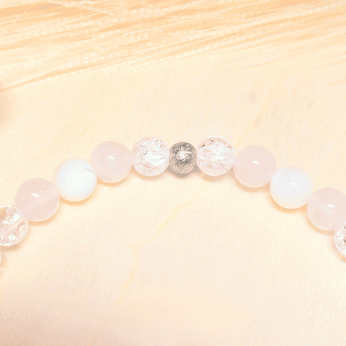 Bracelet Aphrodite – Quartz Rose, Sélénite, Nacre & Cristal de Roche