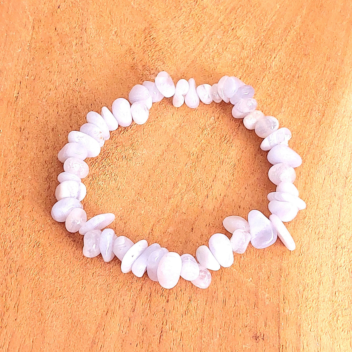 Bracelet Chips en Calcédoine Naturelle – Douceur & Sérénité