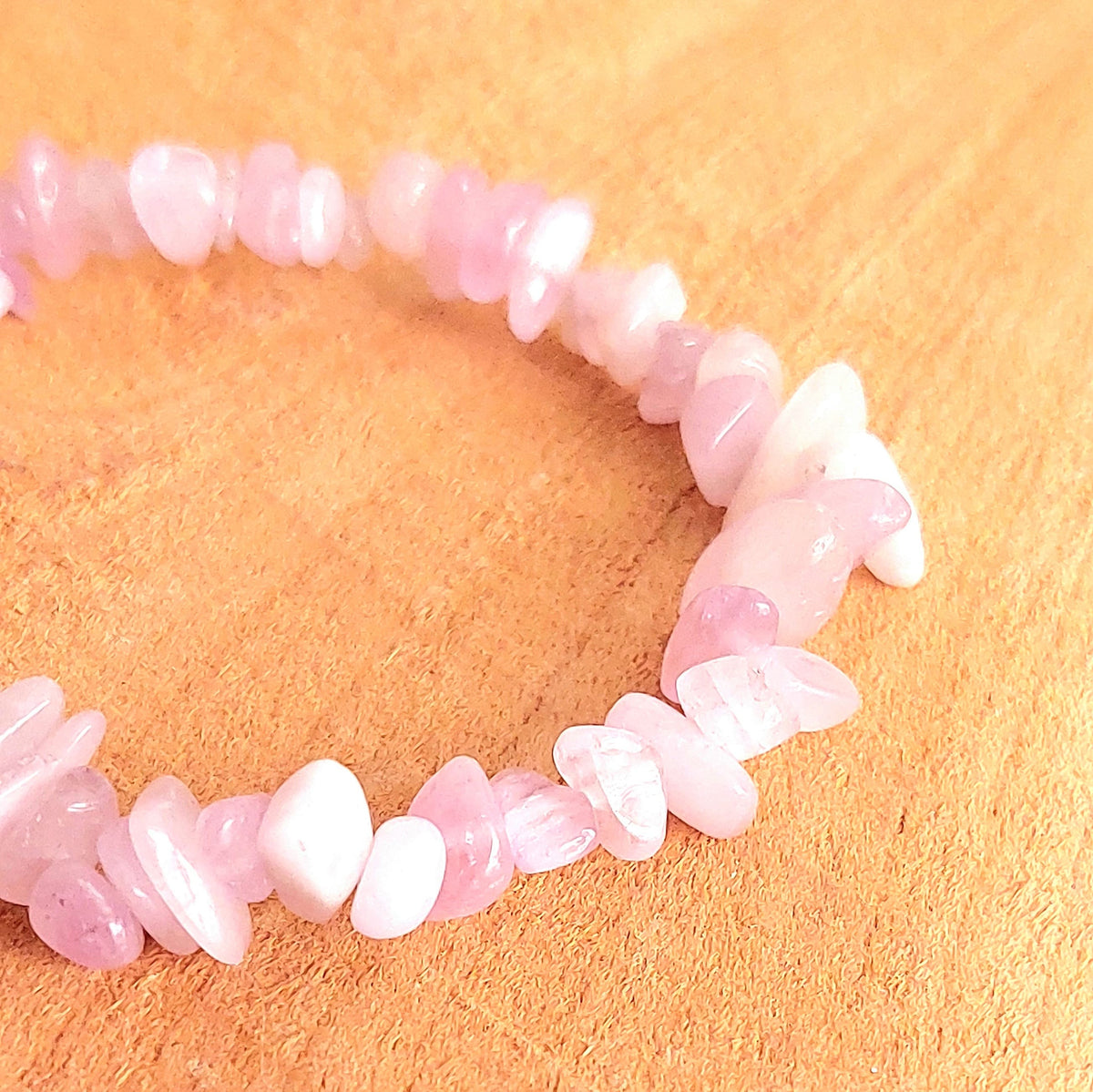 Bracelet Chips en Kunzite Naturelle – Amour & Apaisement