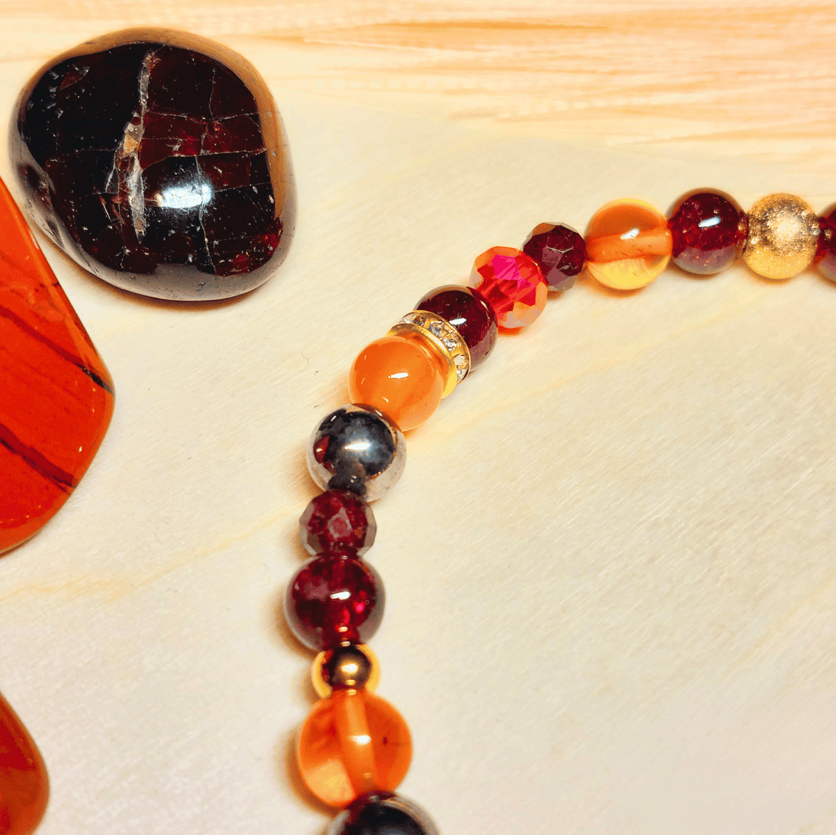 Bracelet Hestia – Grenat, Jaspe Rouge, Cornaline, Ambre & Pyrite
