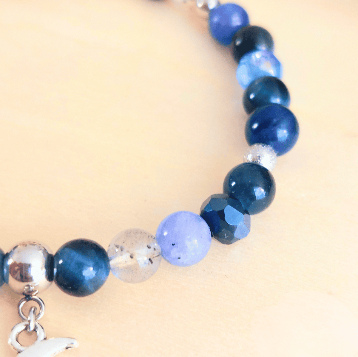 Bracelet Séléné – Œil de Faucon, Labradorite, Sodalite & Tanzanite