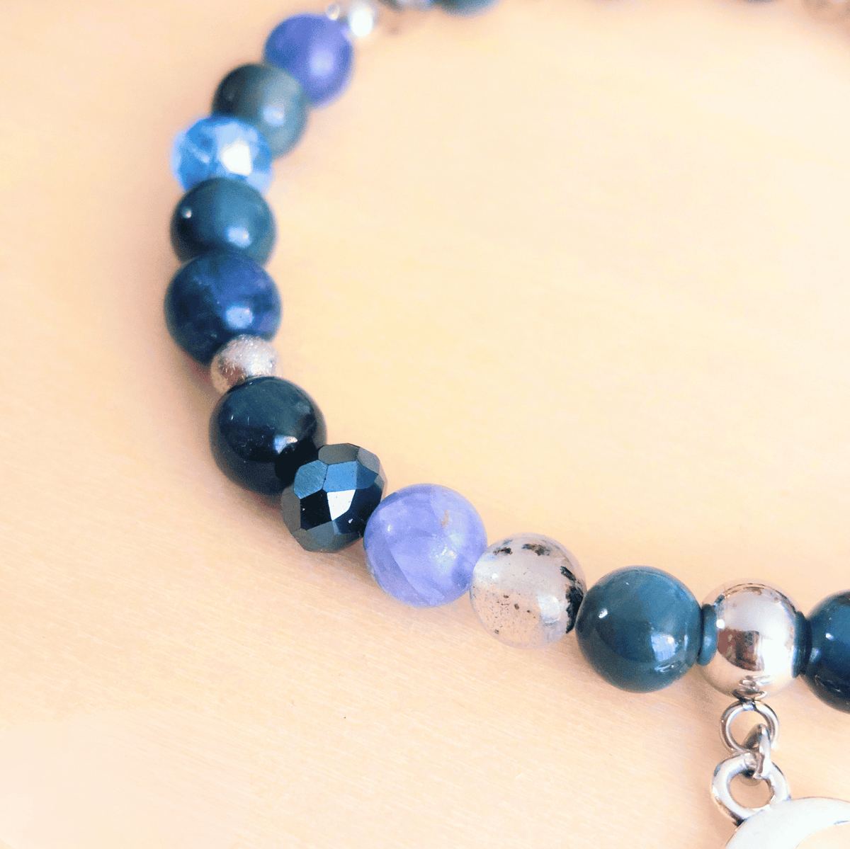 Bracelet Séléné – Œil de Faucon, Labradorite, Sodalite & Tanzanite